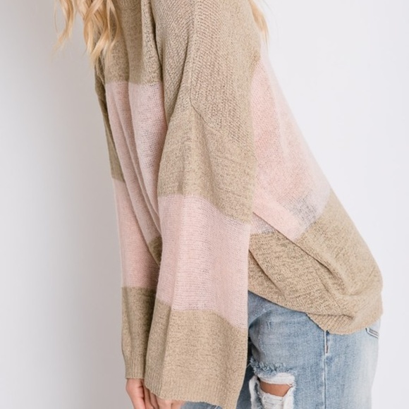 Store Closing‼️  Color Block Oversized Top - Picture 5 of 7